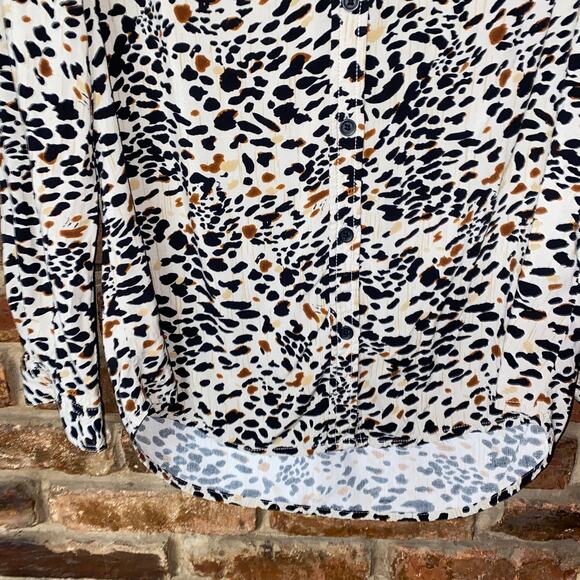 BeachLunchLounge Tan Animal Print Long Sleeve Button Down Shirt Size Small - Picture 3 of 6